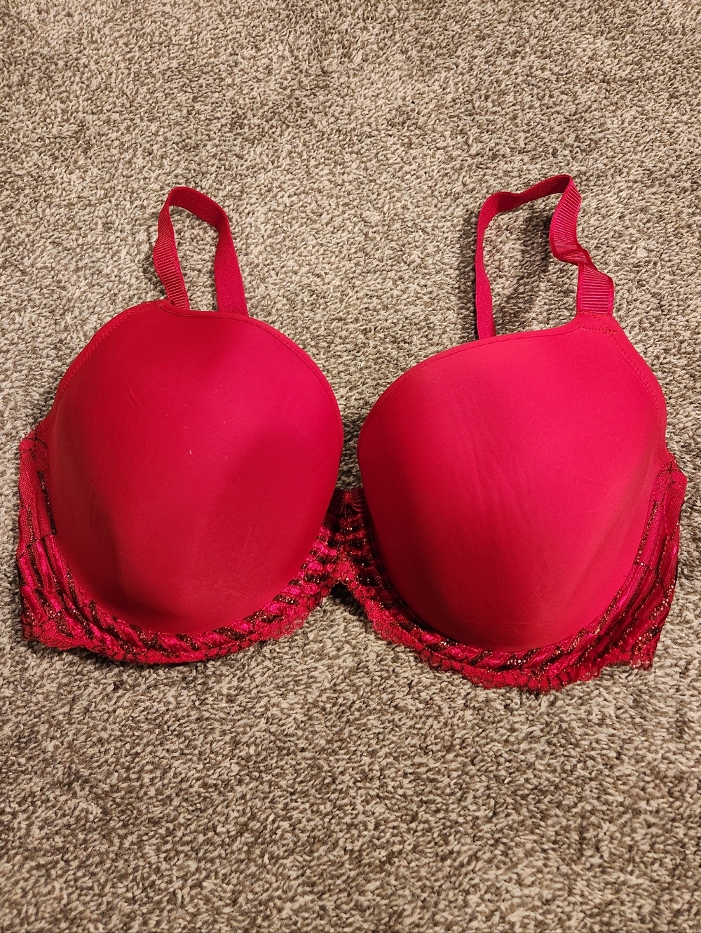Wacoal Red Bra with Black Lace Trim Size 36DDD